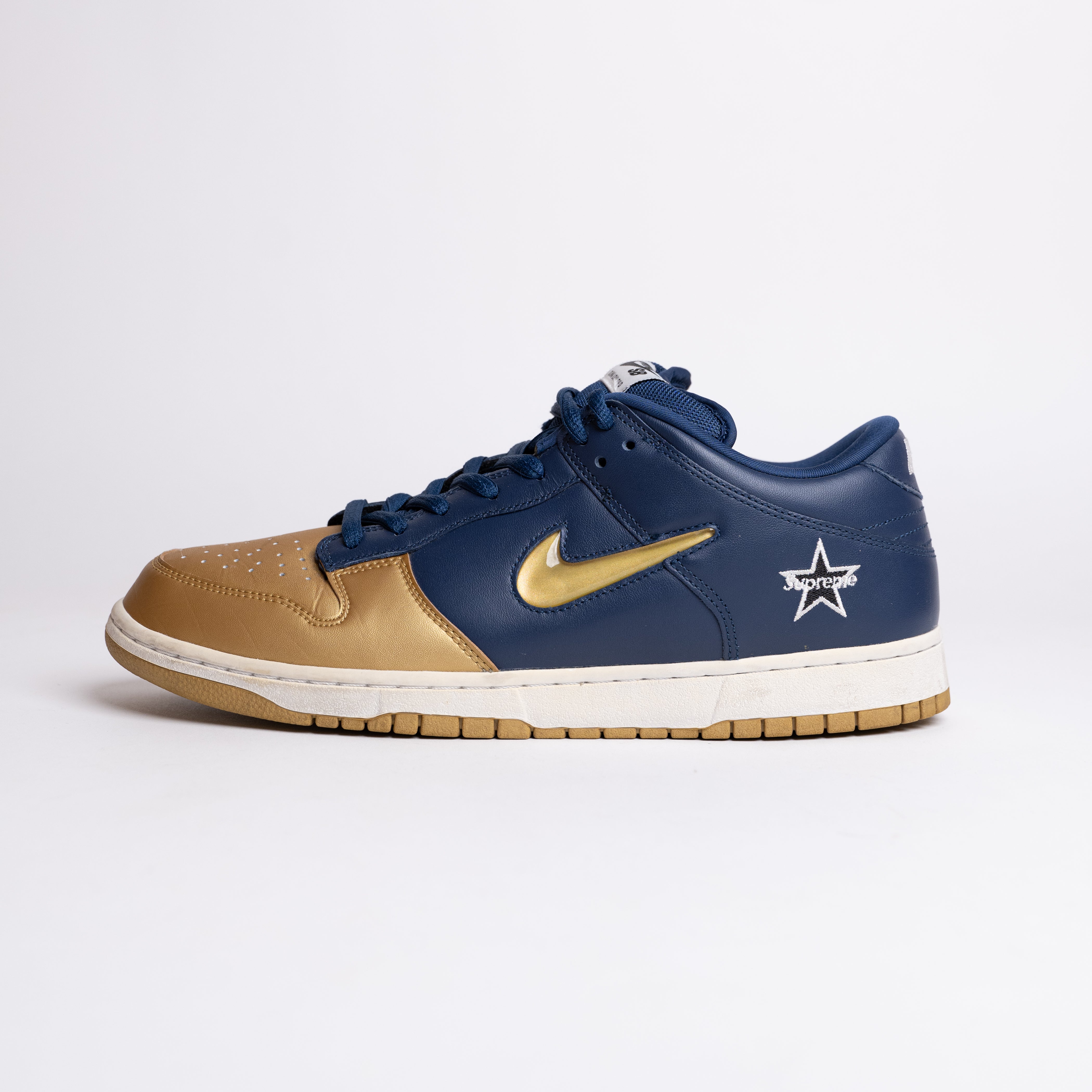 NIKE SB DUNK LOW SUPREME JEWEL SWOOSH GOLD