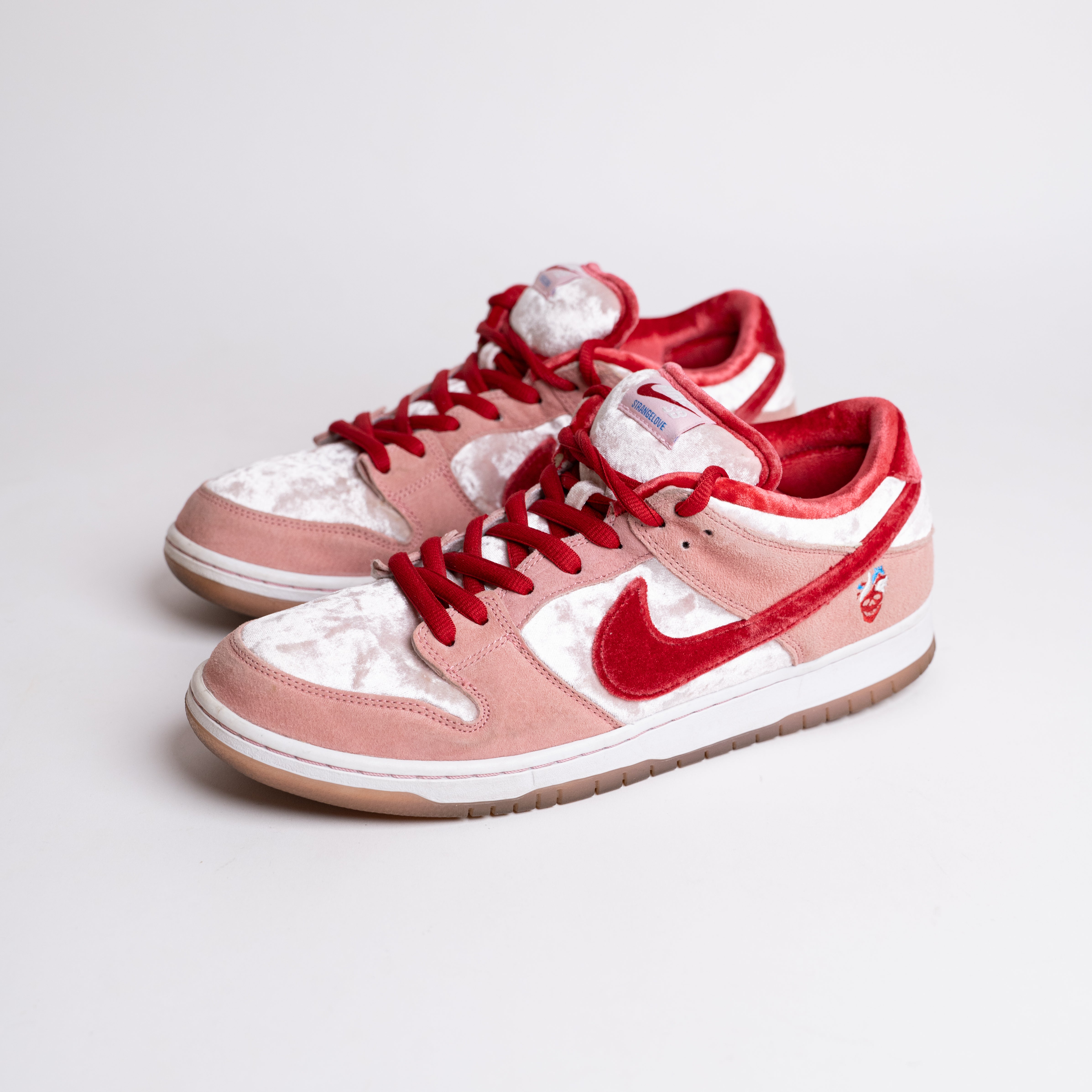 NIKE SB DUNK LOW STRANG ELOVE SKATEBOARDS (REGULAR BOX) UK11